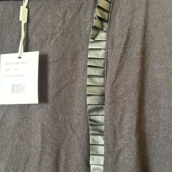 NWT Siani Milano Black sweater Cardigan, with pleated trim closure Women’s M - Picture 2 of 5